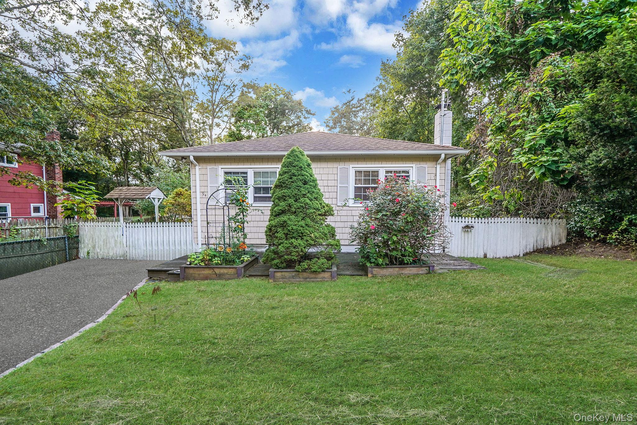 #1 photo, 94 Berkshire Drive, सफ़ोक काउंटी Farmingville , NY 11738