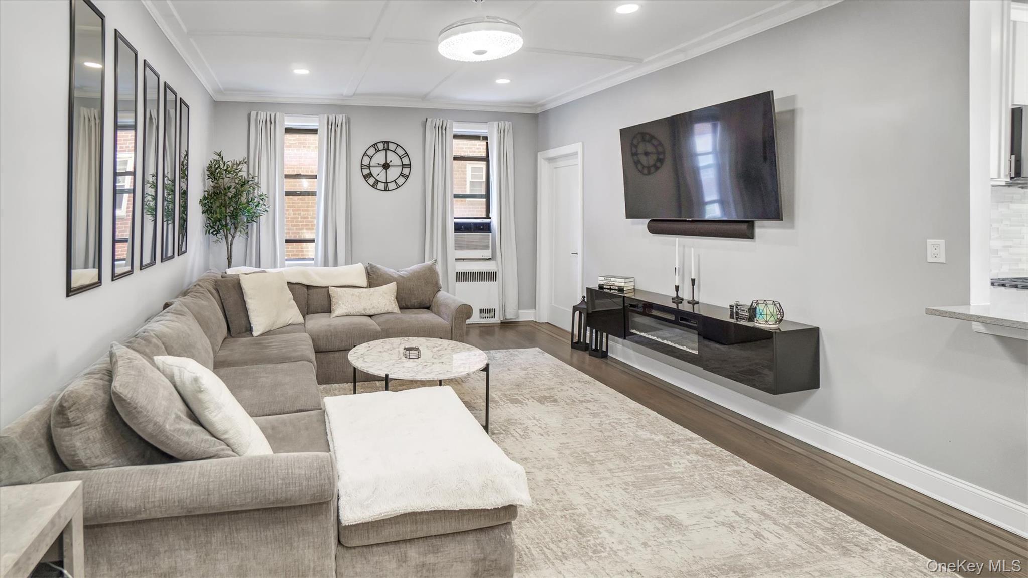 #1 photo, 21 Barstow Road, ग्रेट नेक Great Neck , NY 11021