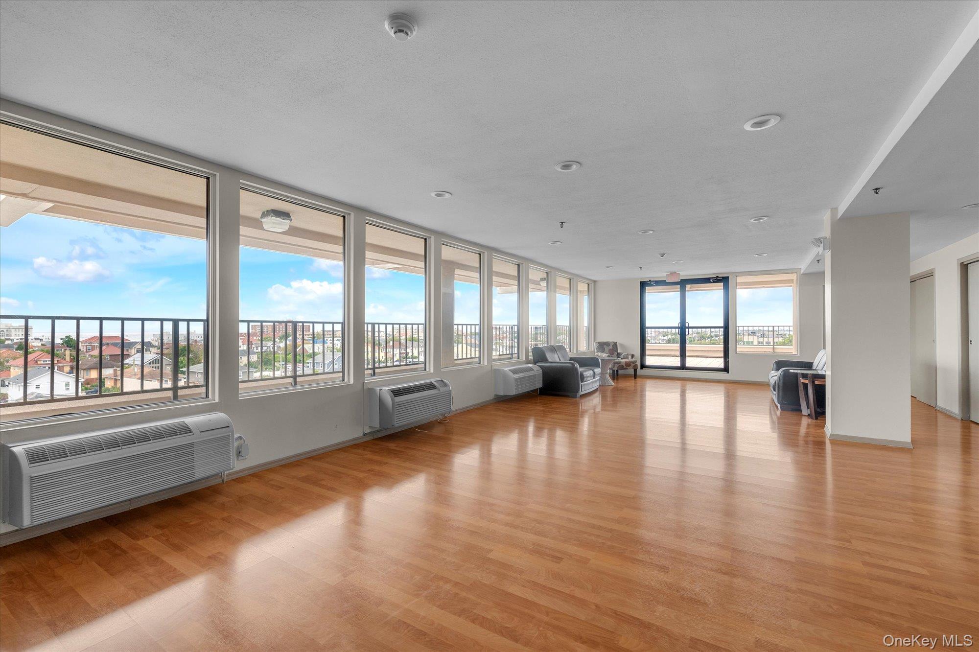 #18 photo, 235 W Park Avenue, ナッソー郡 Long Beach , NY 11561