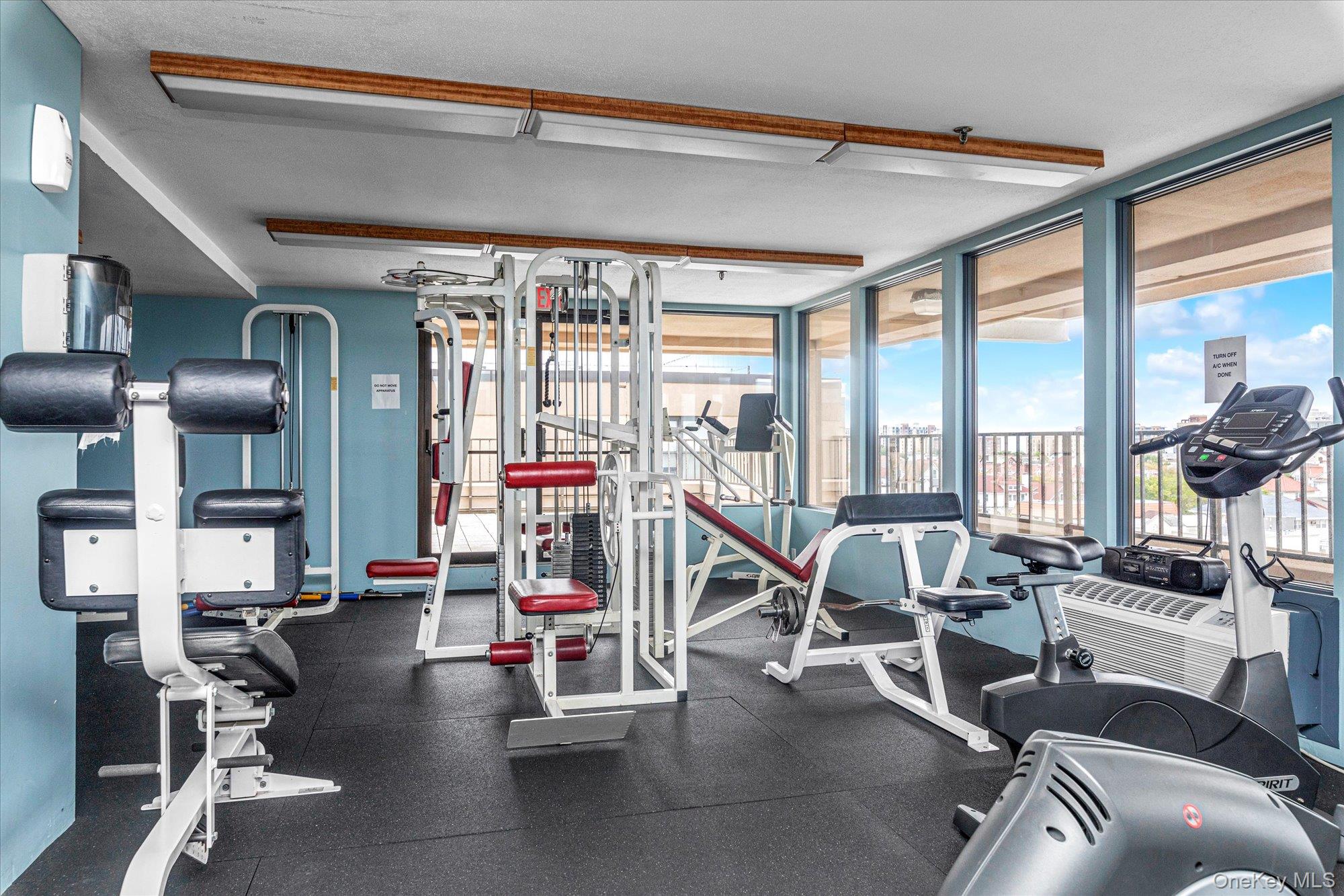 #20 photo, 235 W Park Avenue, ナッソー郡 Long Beach , NY 11561