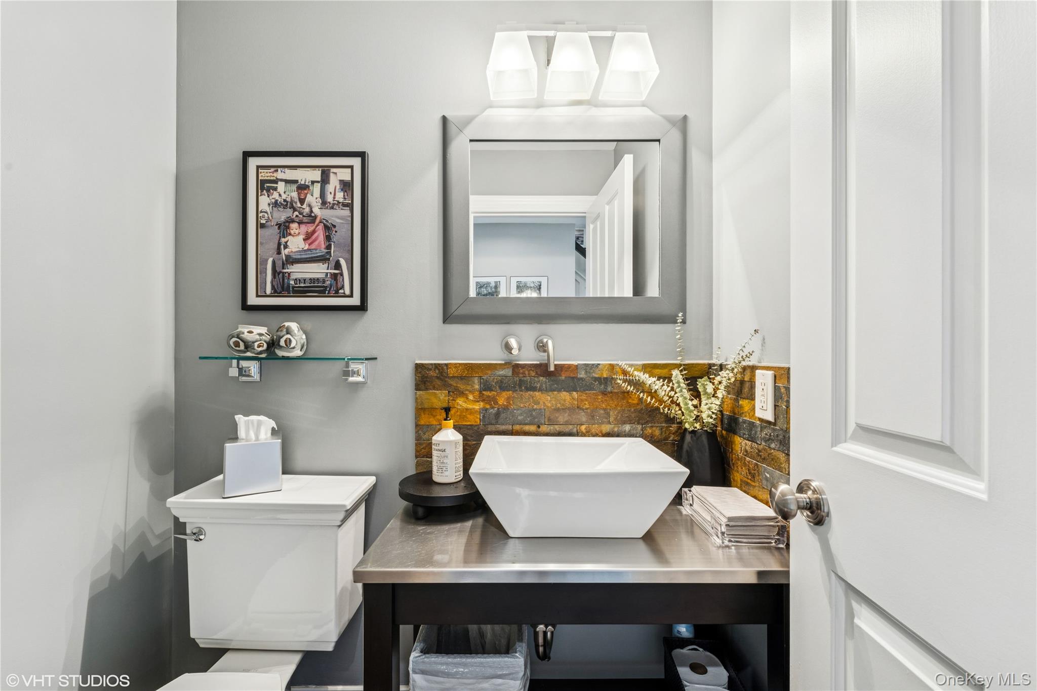 #17 photo, 15 Flamingo Road, नासाउ काउंटी East Hills , NY 11576