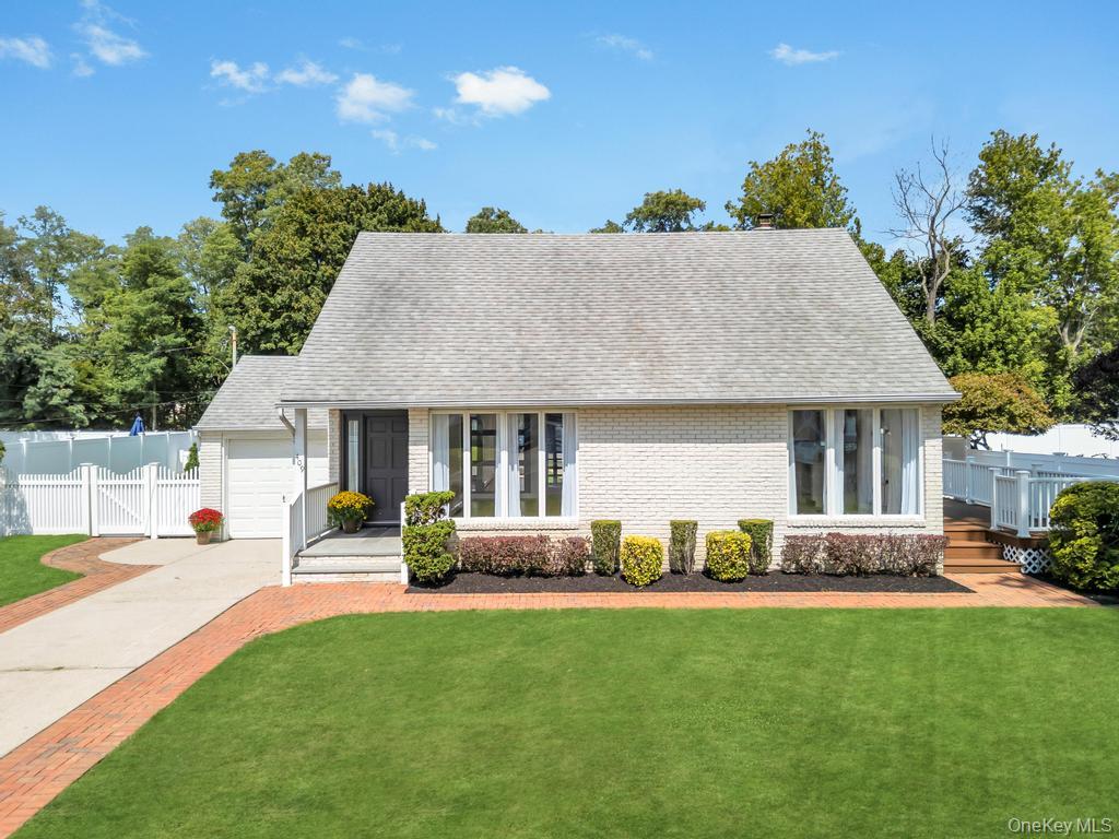 #1 photo, 409 Capri Road, 东长岛 西艾斯利普 West Islip , NY 11795