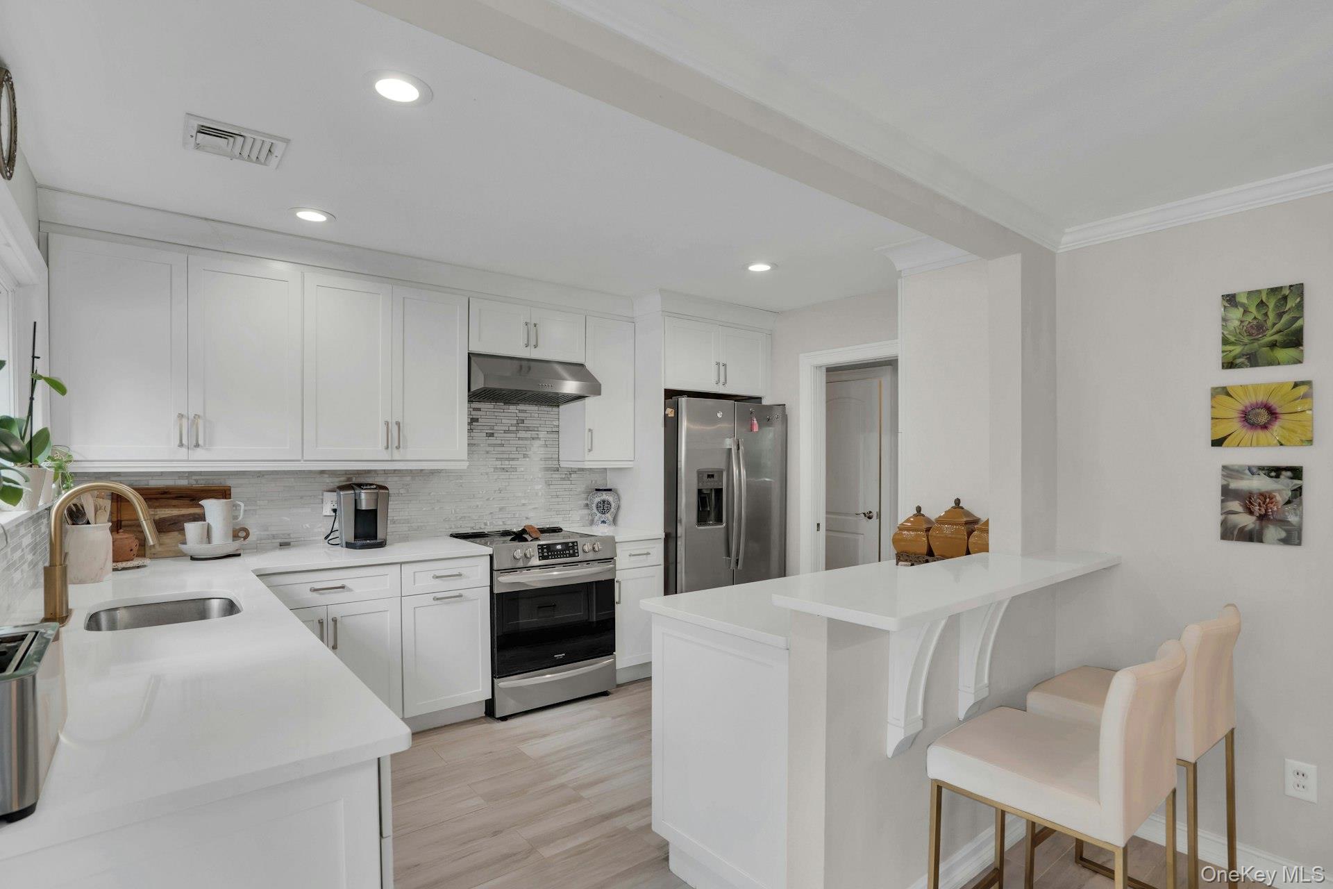 #16 photo, 169 Dix Hills Road, Dix Hills , NY 11746