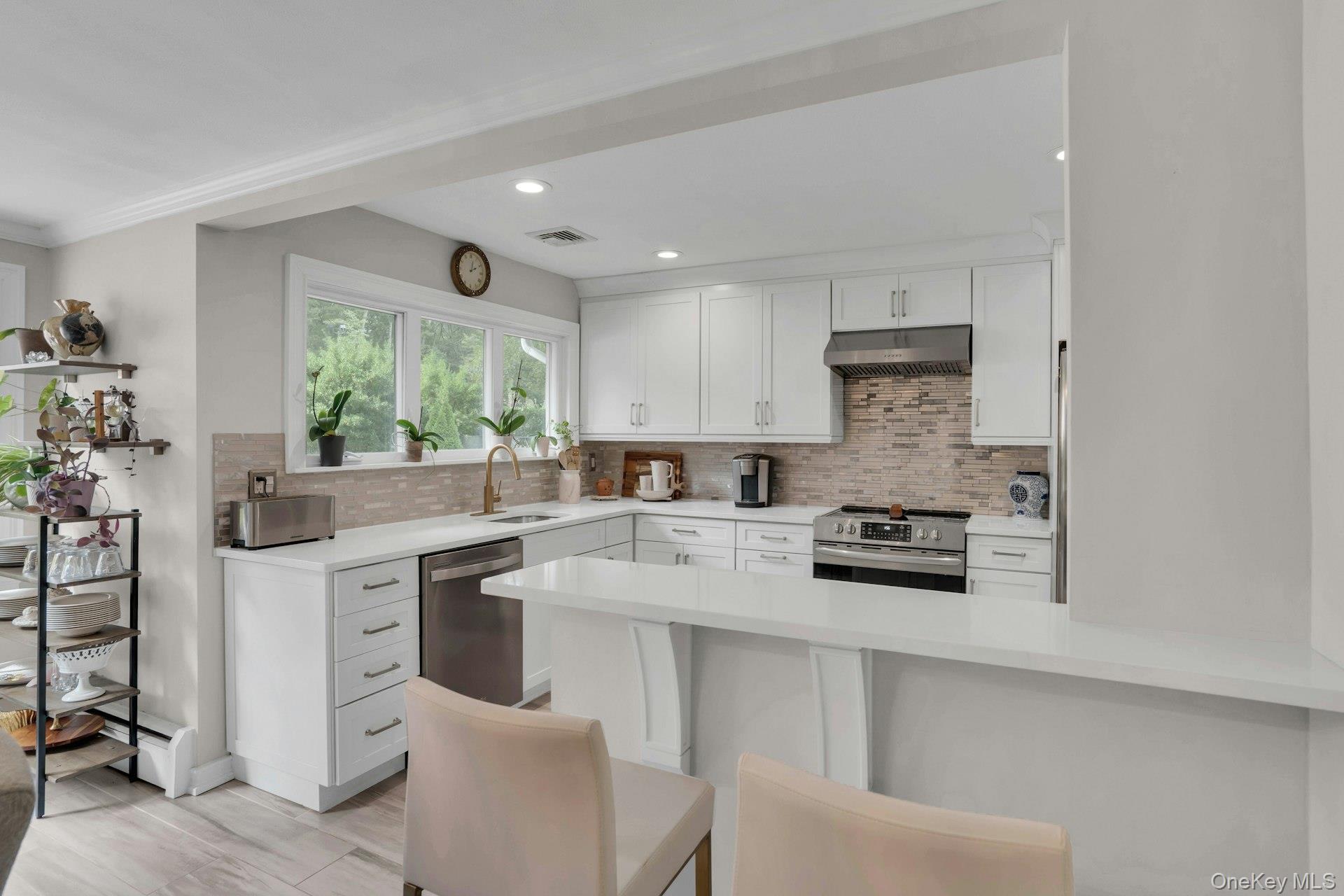 #17 photo, 169 Dix Hills Road, Dix Hills , NY 11746