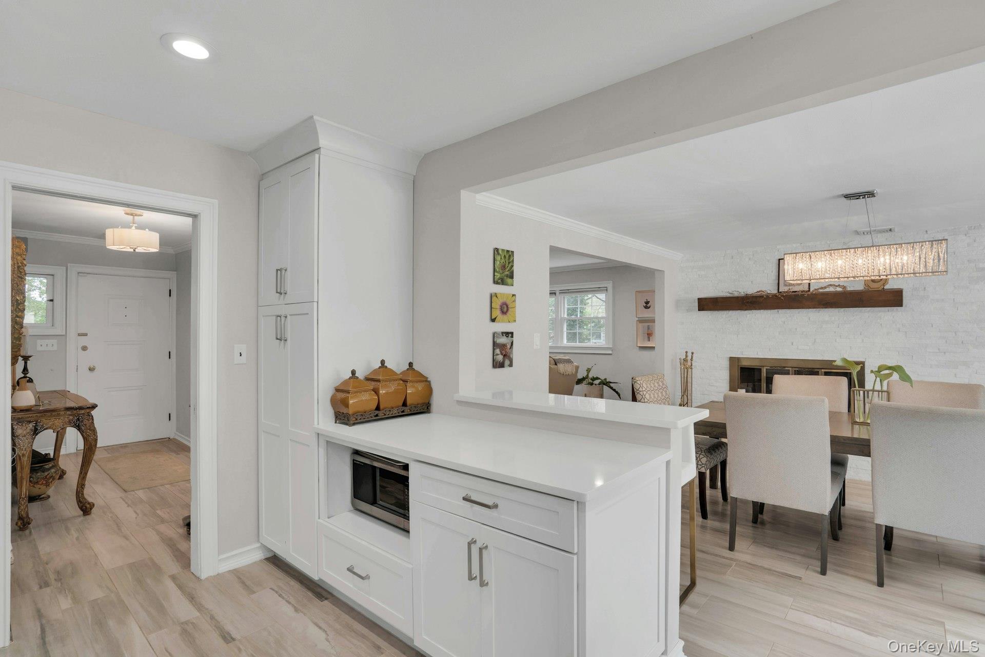 #19 photo, 169 Dix Hills Road, Dix Hills , NY 11746