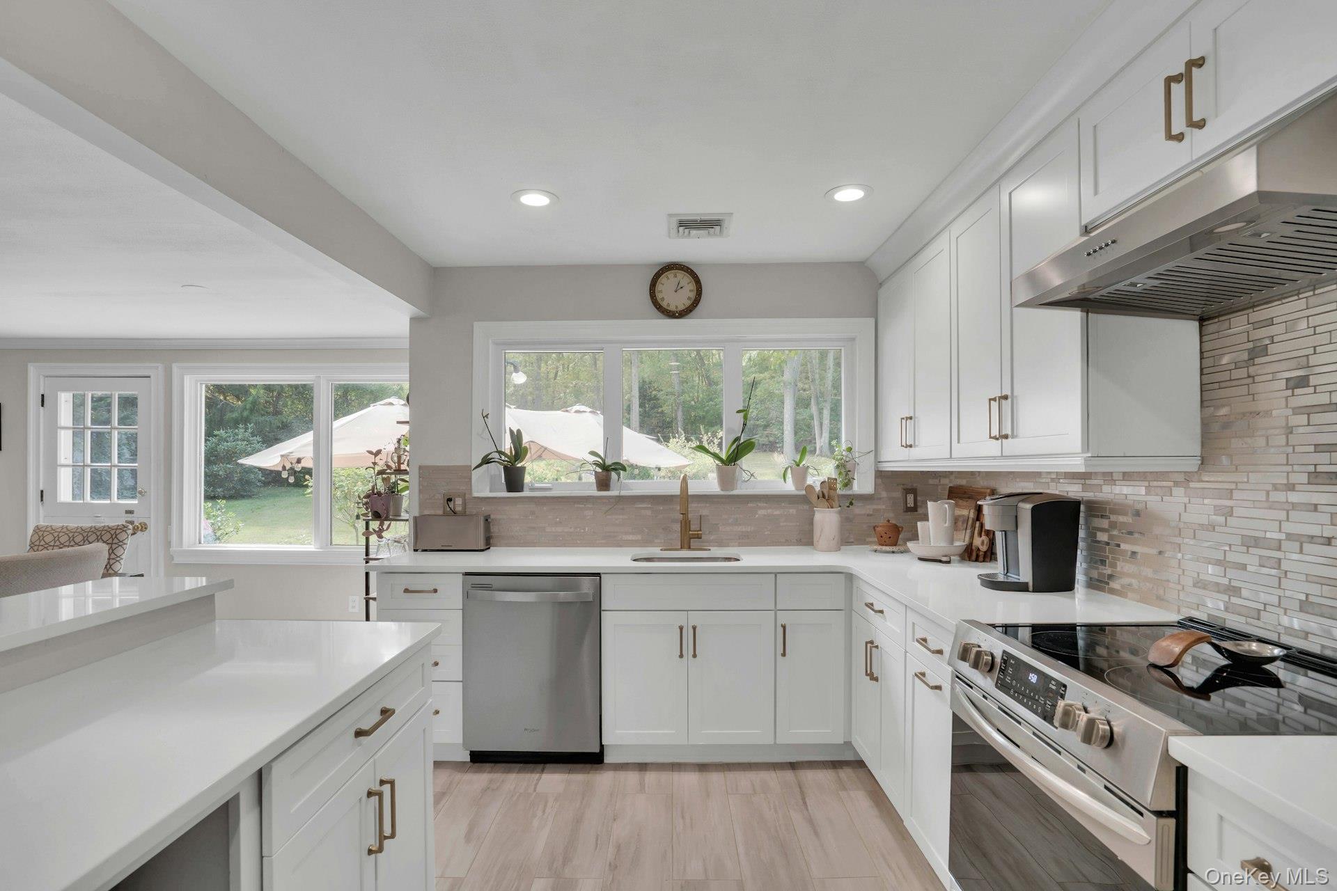 #20 photo, 169 Dix Hills Road, Dix Hills , NY 11746