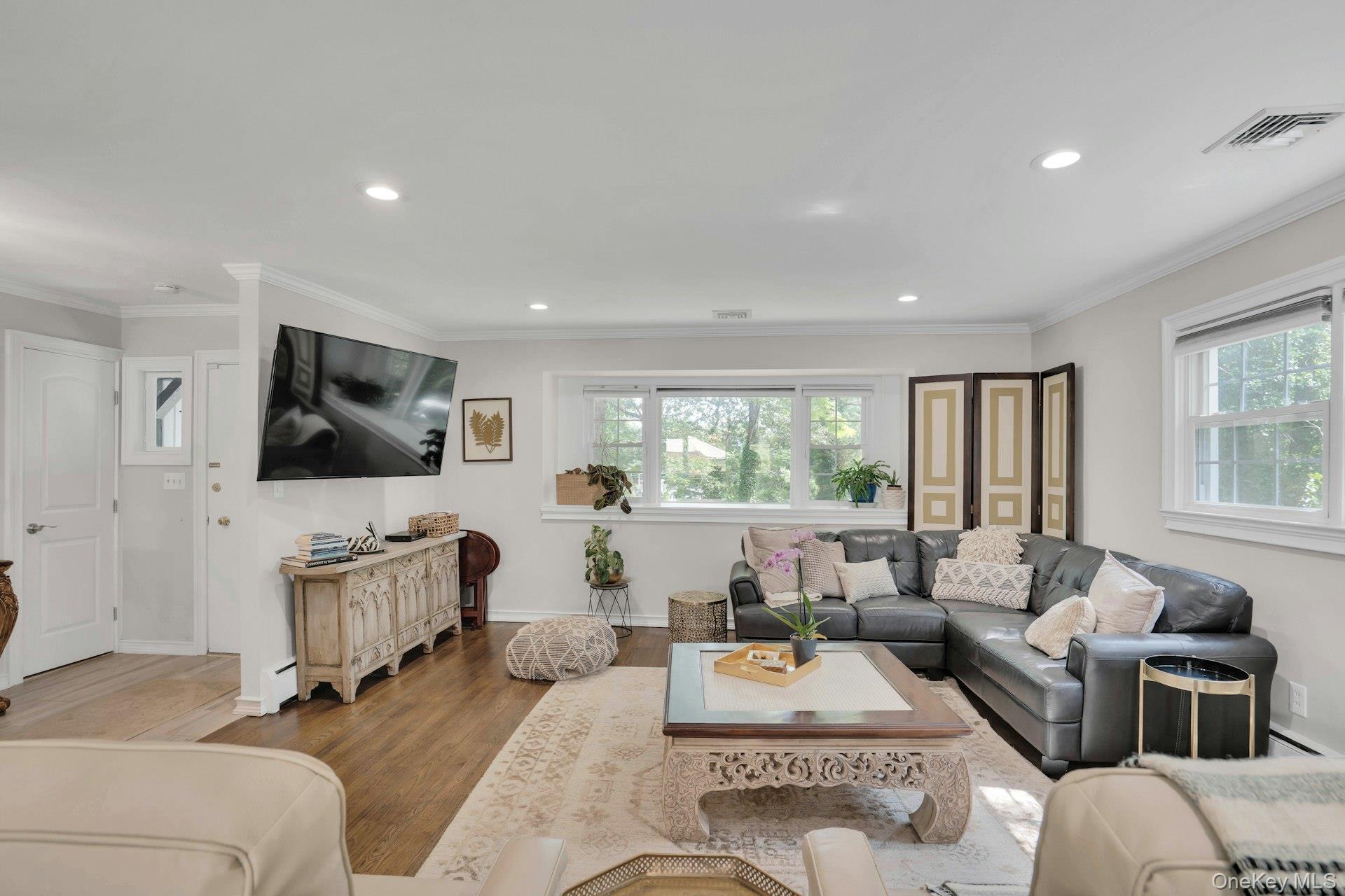 #6 photo, 169 Dix Hills Road, Dix Hills , NY 11746