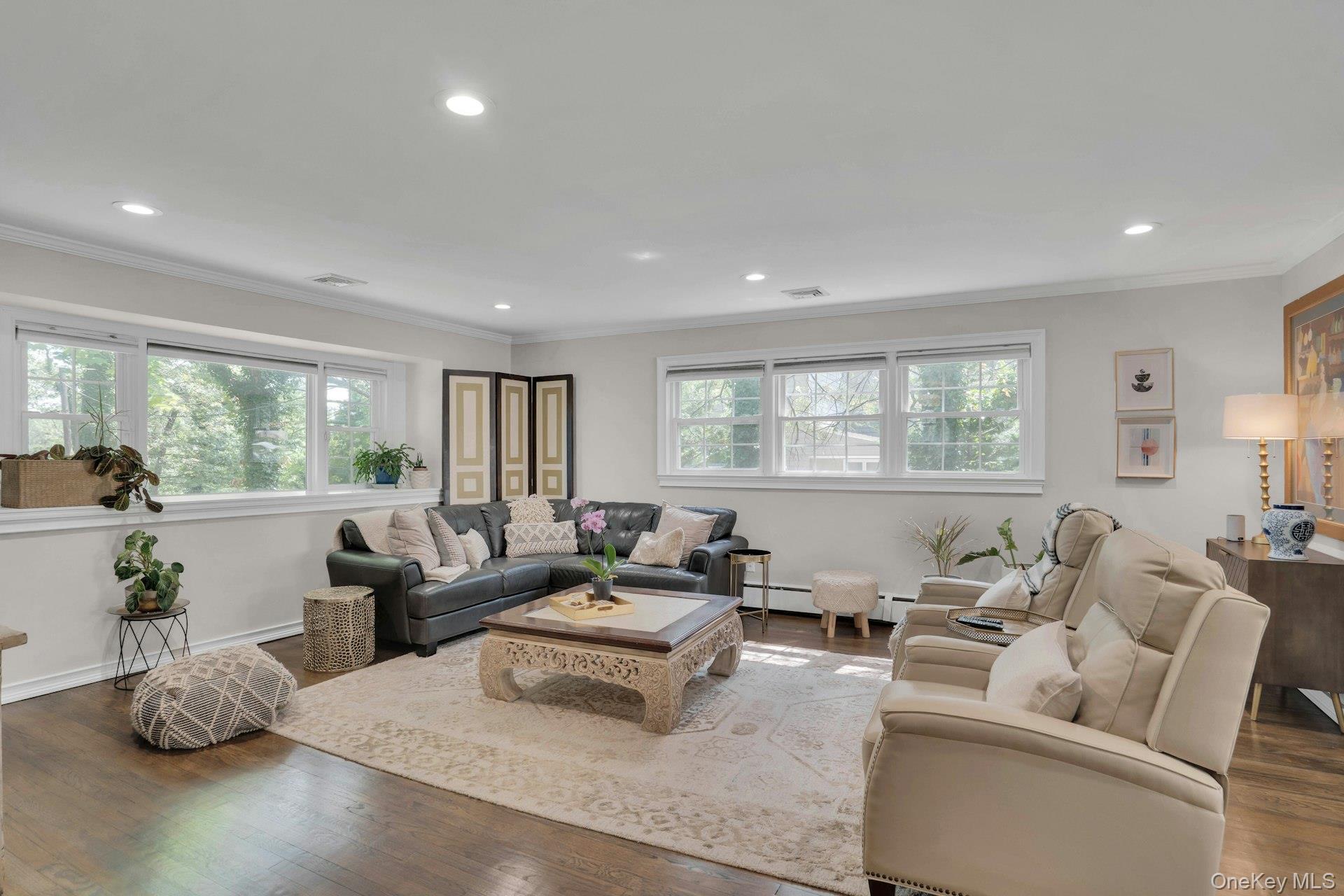 #7 photo, 169 Dix Hills Road, Dix Hills , NY 11746