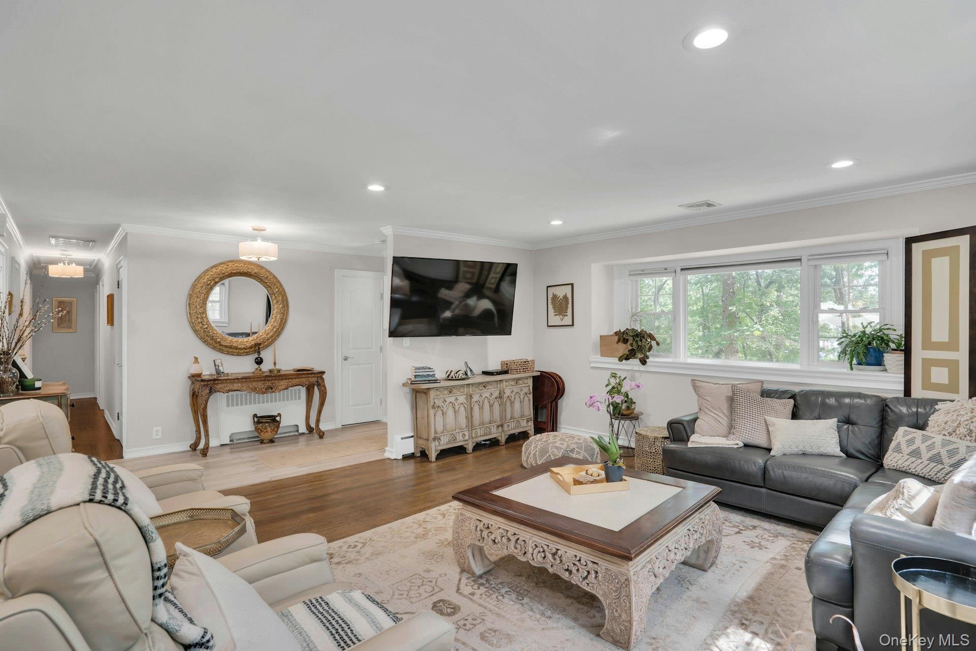 #8 photo, 169 Dix Hills Road, Dix Hills , NY 11746