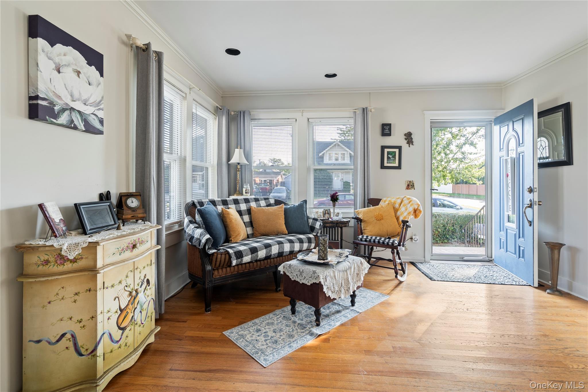 #14 photo, 197 S 4th Street, Lindenhurst , NY 11757