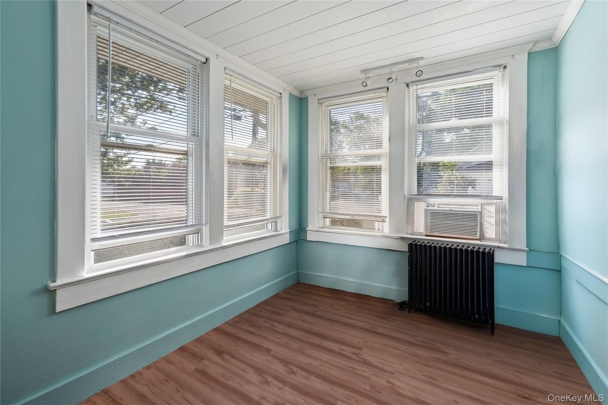 #15 photo, 197 S 4th Street, Lindenhurst , NY 11757