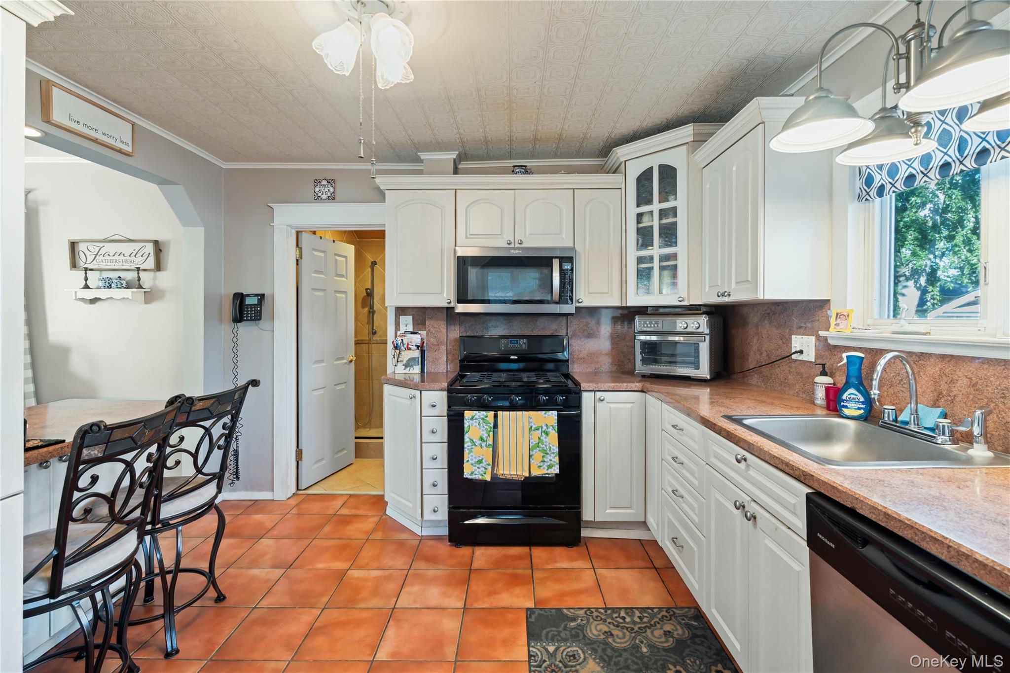 #2 photo, 197 S 4th Street, Lindenhurst , NY 11757