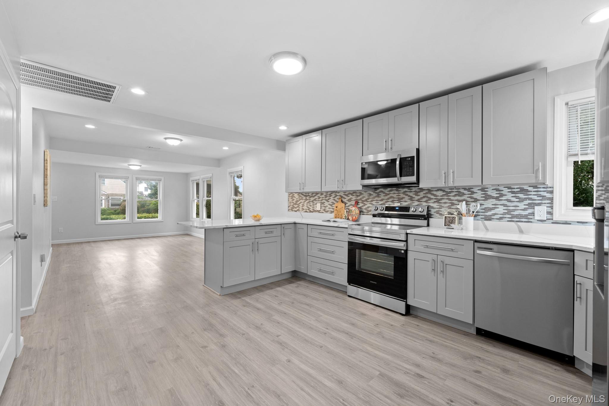 #11 photo, 549 Emerson Avenue, Baldwin , NY 11510