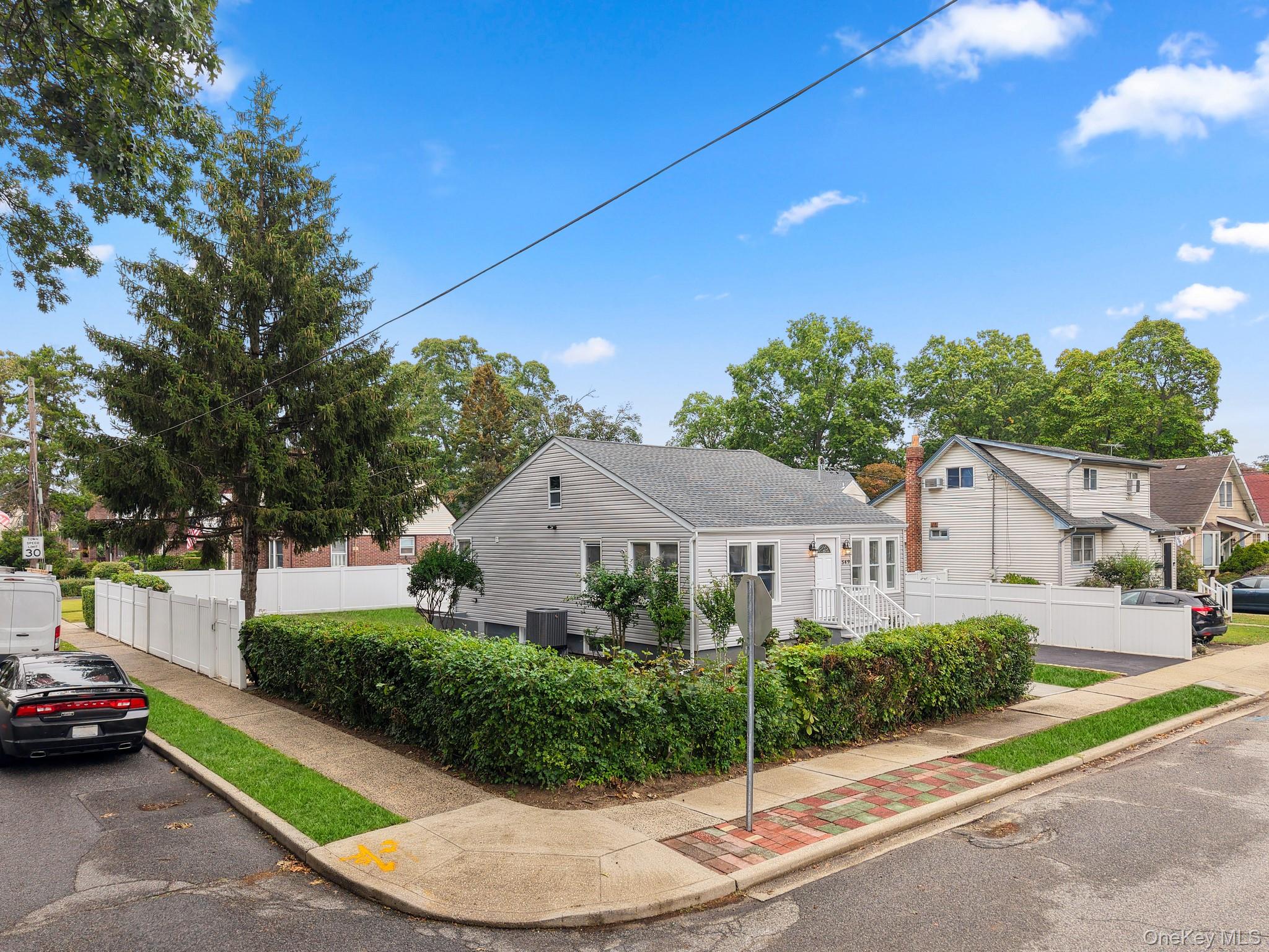 #3 photo, 549 Emerson Avenue, Baldwin , NY 11510