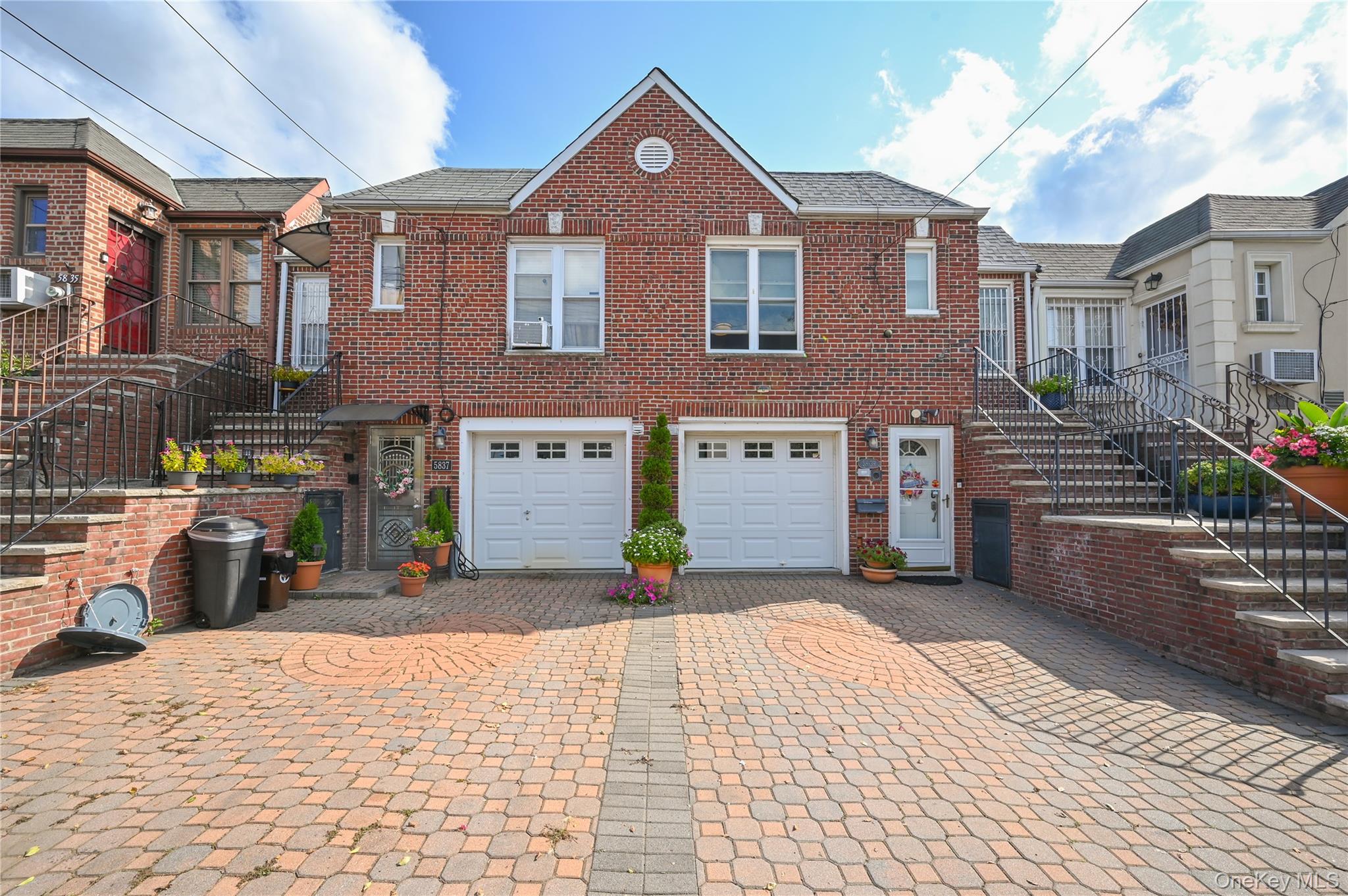 #1 photo, 58-39 77 Place, कुईंस Middle Village , NY 11379