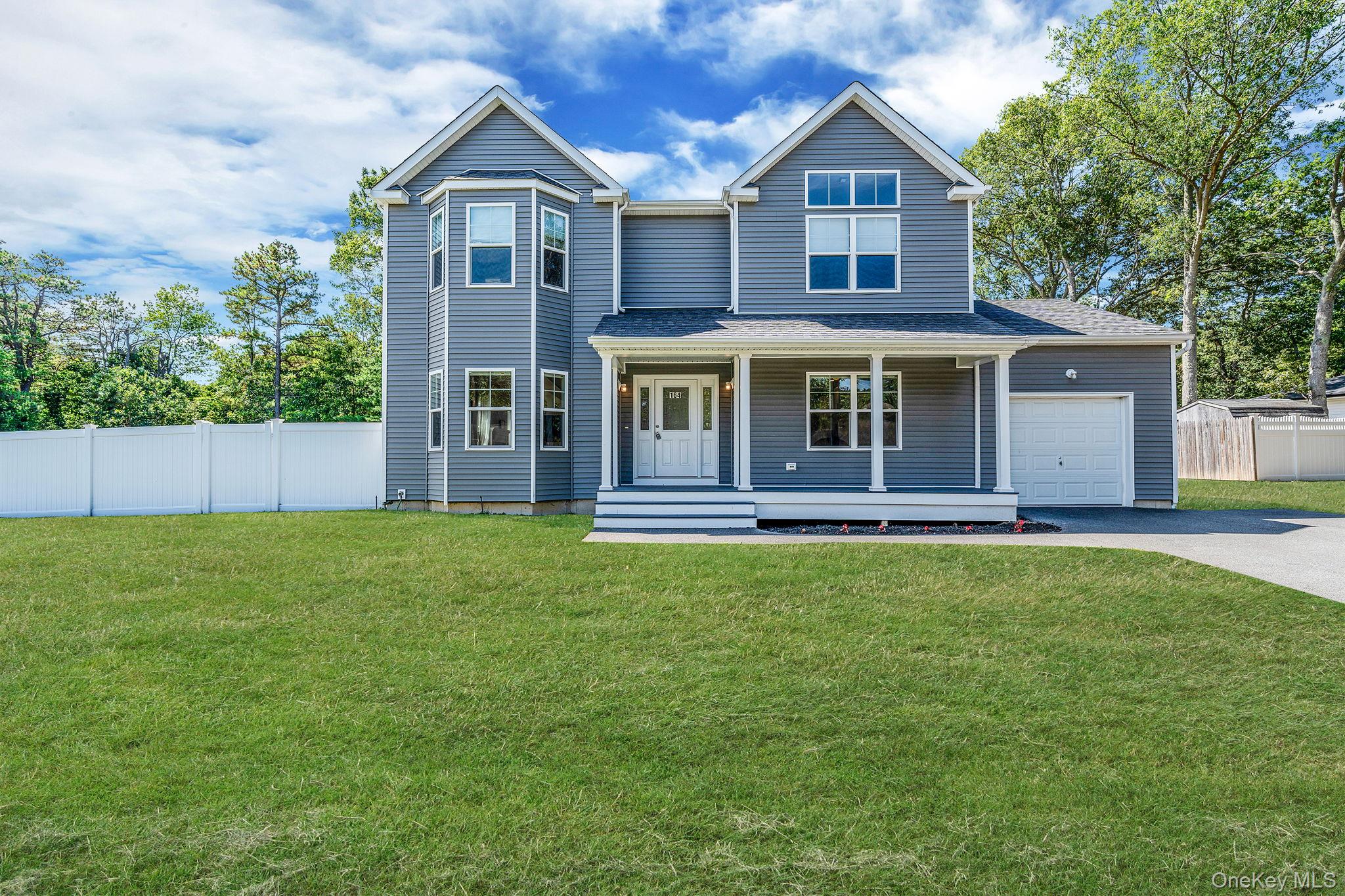 #1 photo, 164 Chestnut Street, Mount Sinai , NY 11766