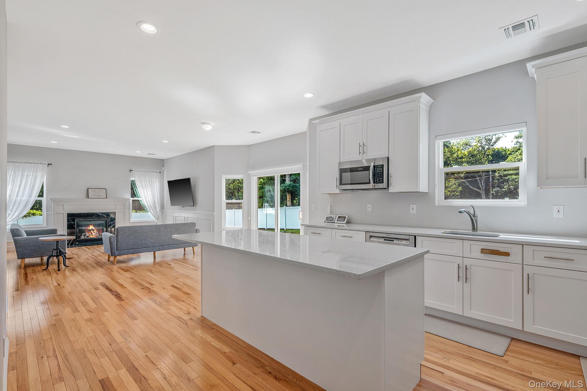 #10 photo, 164 Chestnut Street, Mount Sinai , NY 11766