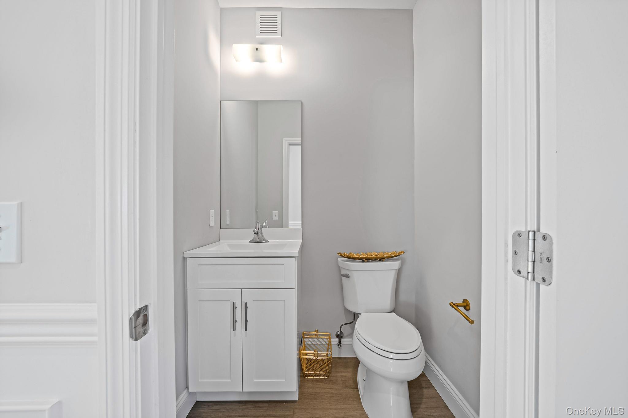 #12 photo, 164 Chestnut Street, Mount Sinai , NY 11766