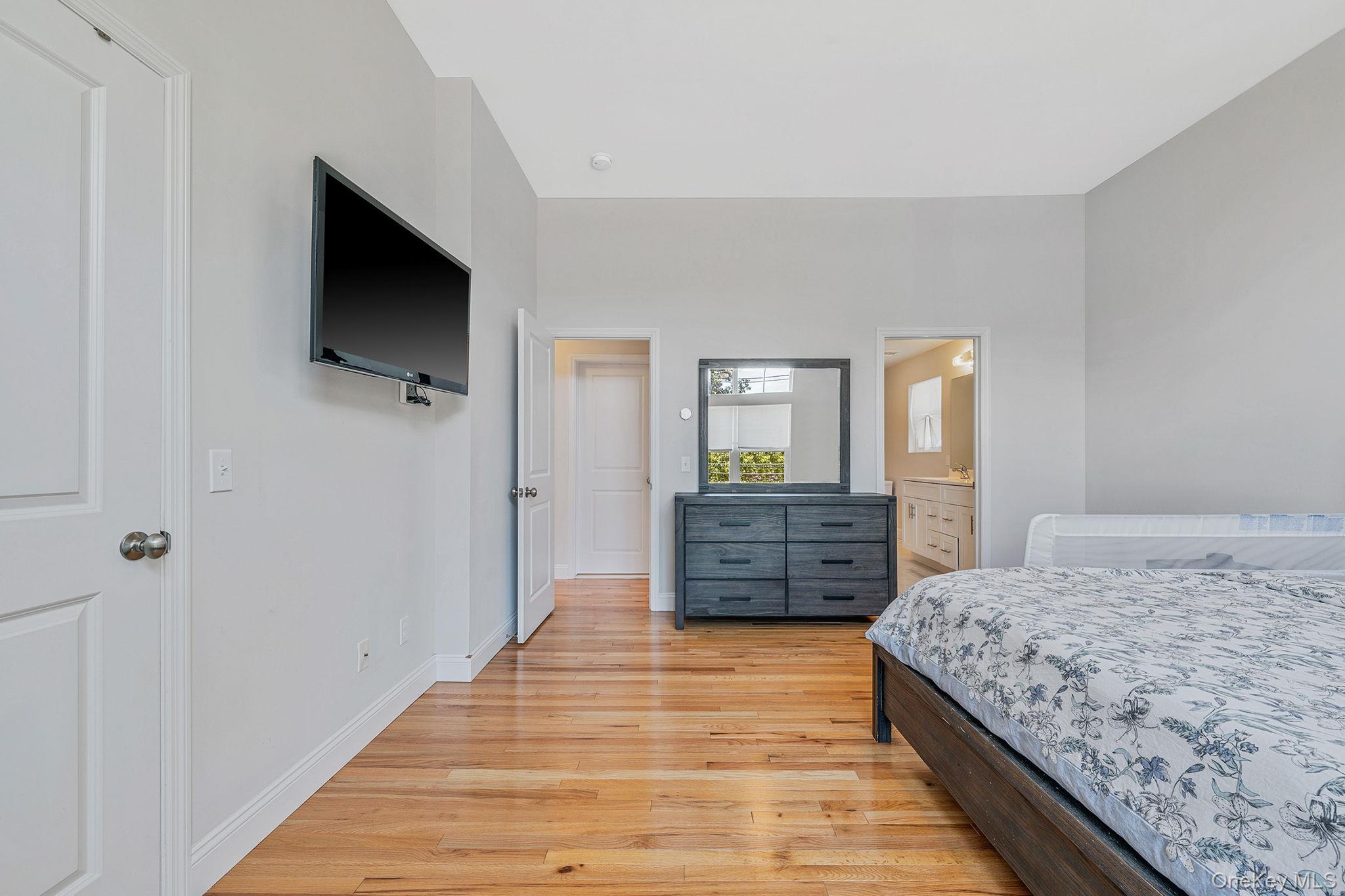 #14 photo, 164 Chestnut Street, Mount Sinai , NY 11766