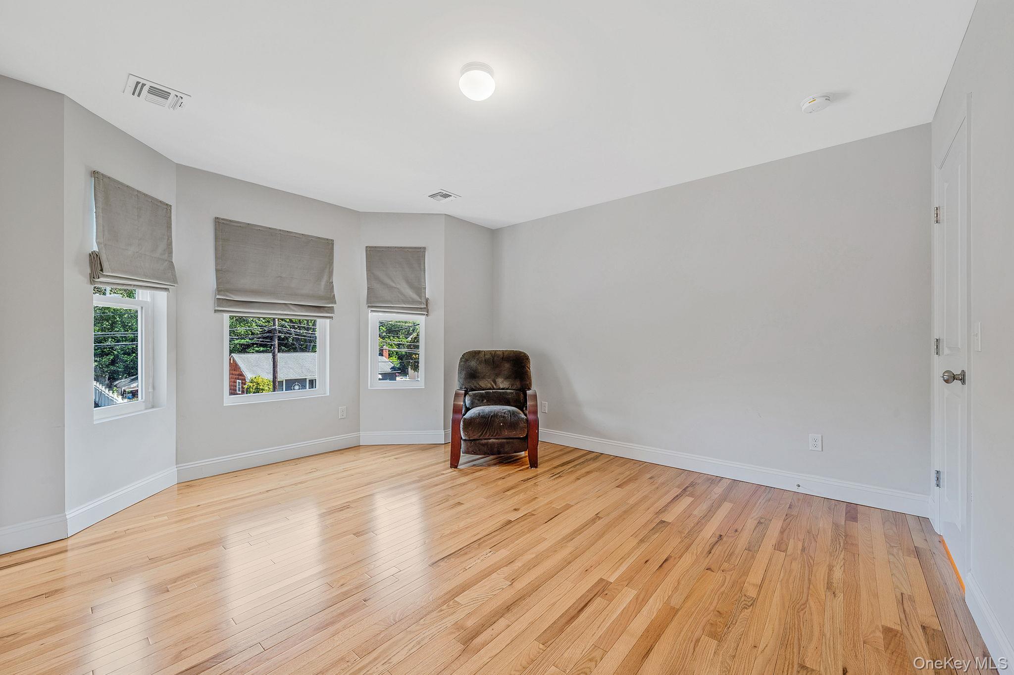 #17 photo, 164 Chestnut Street, Mount Sinai , NY 11766