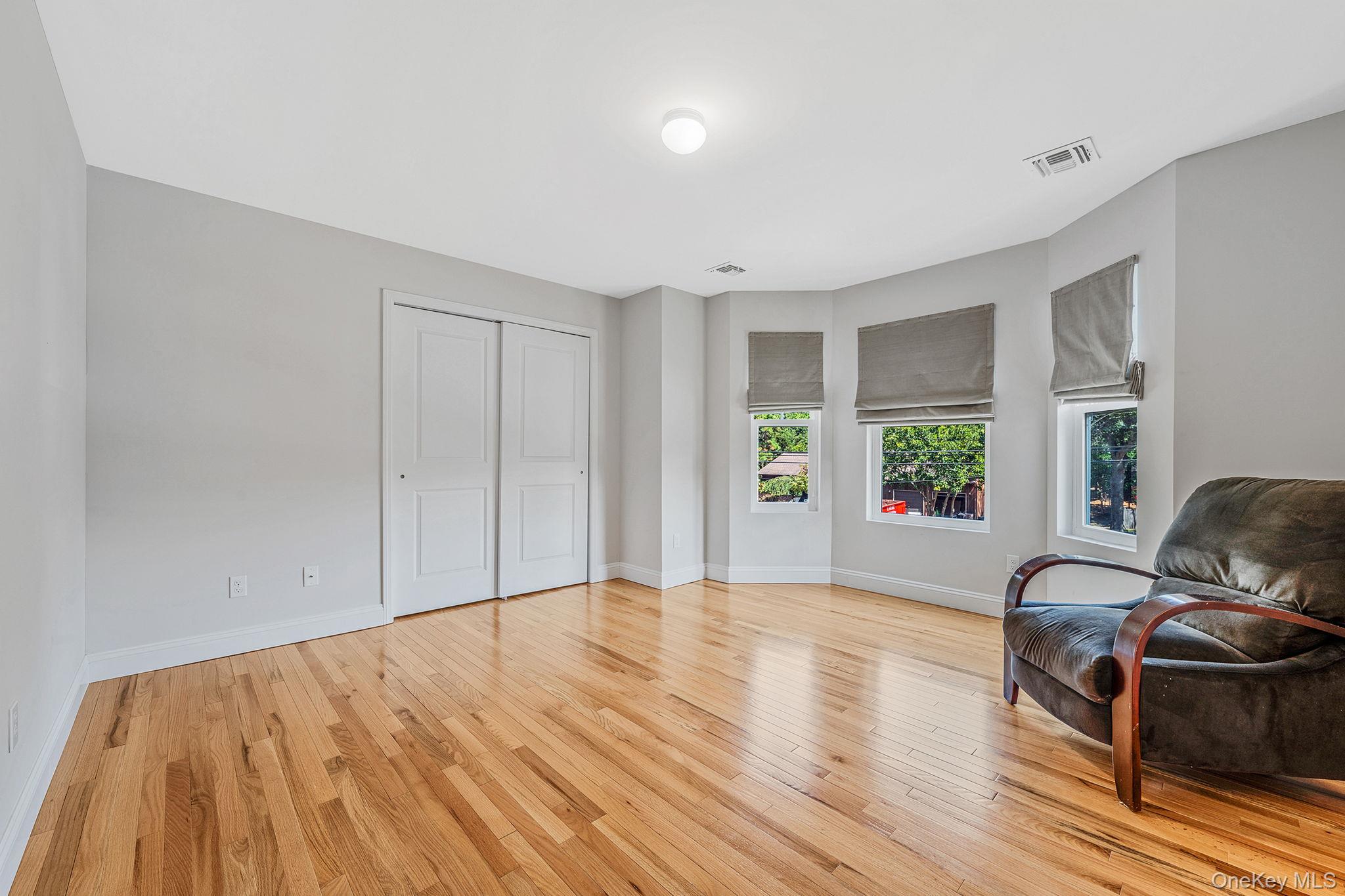 #18 photo, 164 Chestnut Street, Mount Sinai , NY 11766