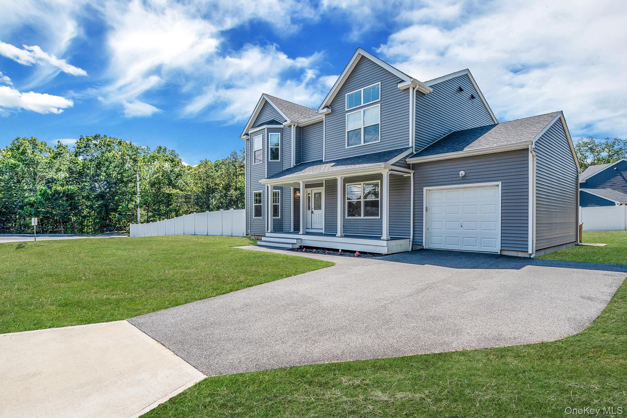 #2 photo, 164 Chestnut Street, Mount Sinai , NY 11766