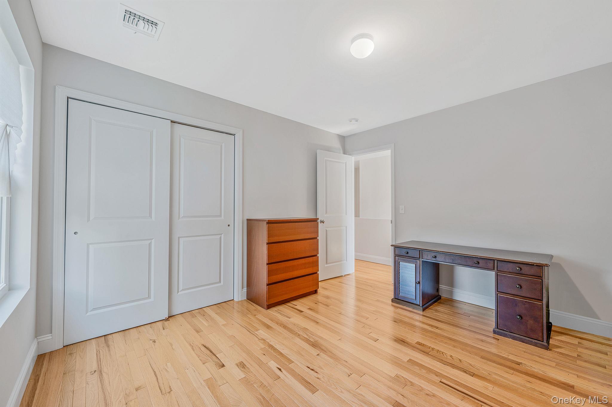 #20 photo, 164 Chestnut Street, Mount Sinai , NY 11766