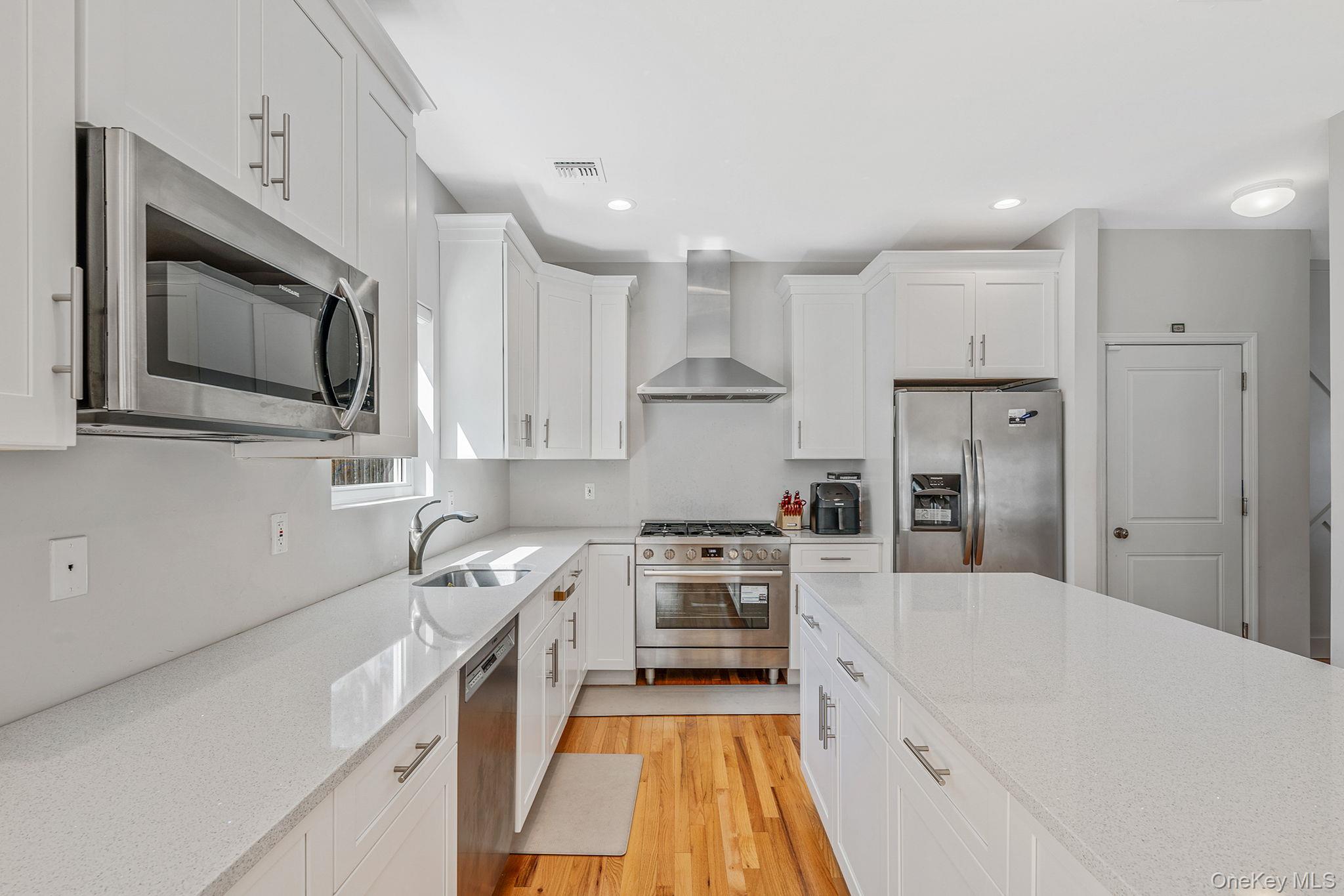 #9 photo, 164 Chestnut Street, Mount Sinai , NY 11766