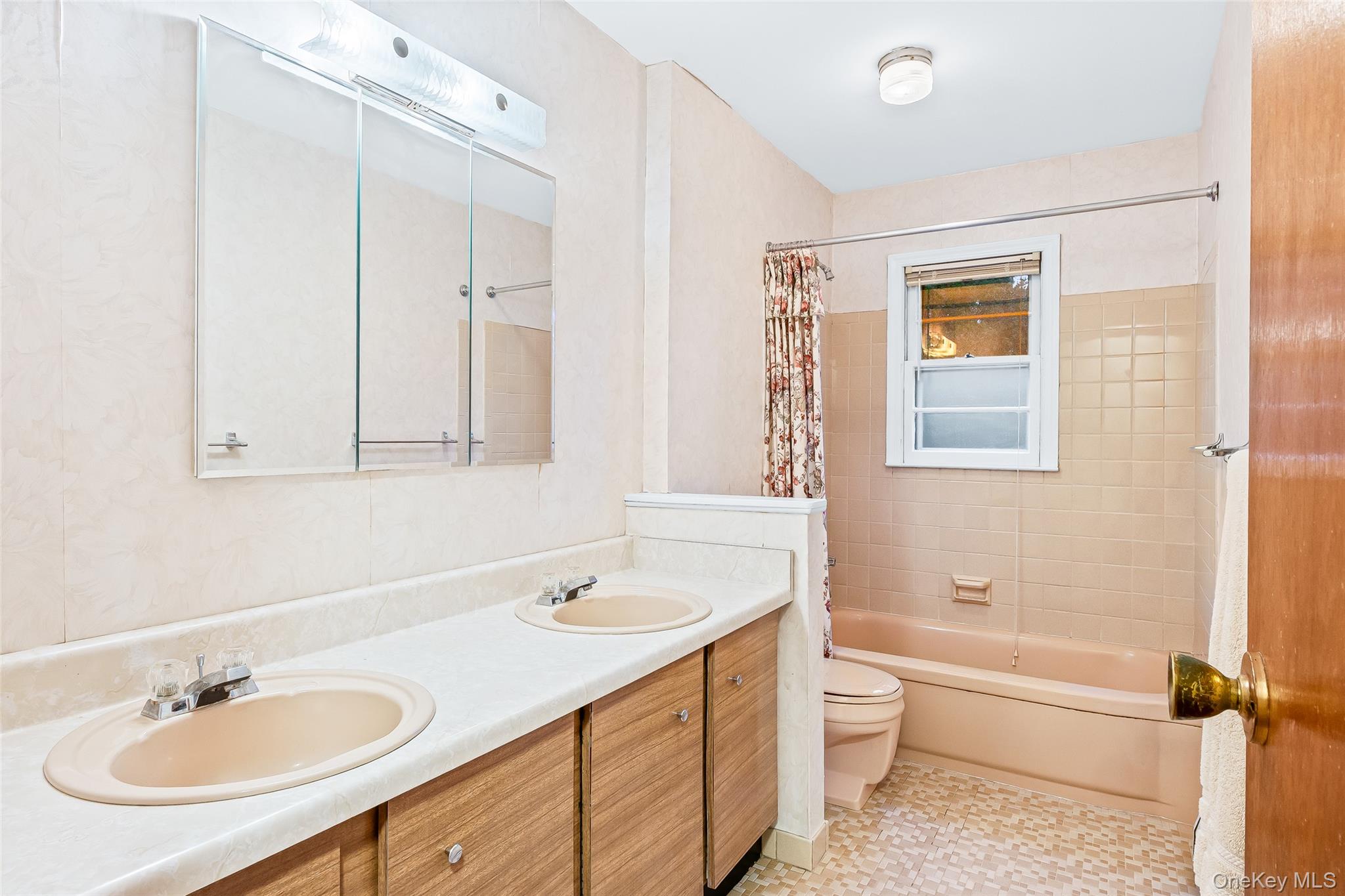 #19 photo, 2393 Elk Court, North Bellmore , NY 11710