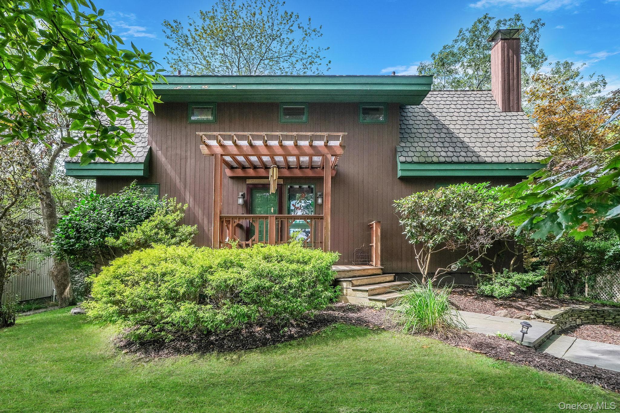 #1 photo, 104 Crystal Beach Boulevard, सफ़ोक काउंटी Moriches , NY 11955