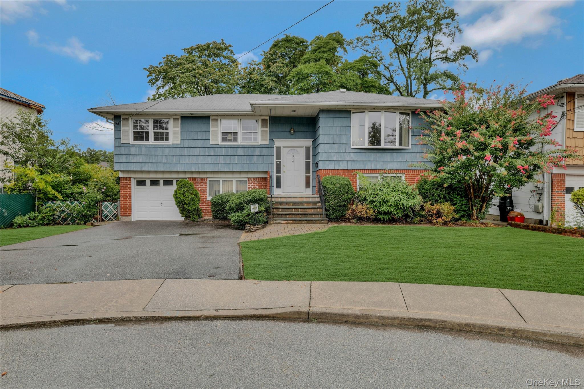 #1 photo, 946 Edwards Boulevard, नासाउ काउंटी North Valley Stream , NY 11580