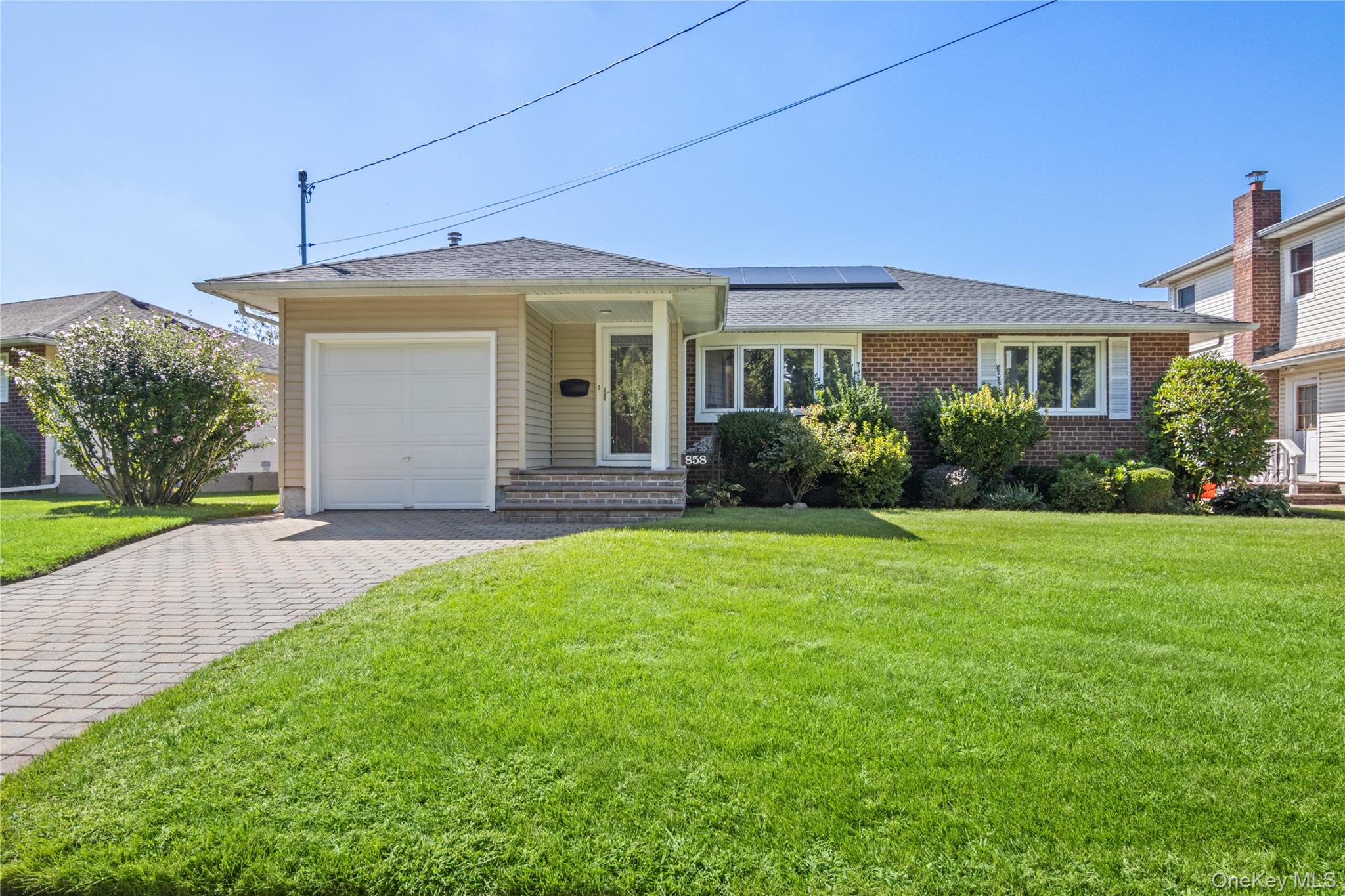 #1 photo, 858 W Gate, Valley Stream , NY 11580