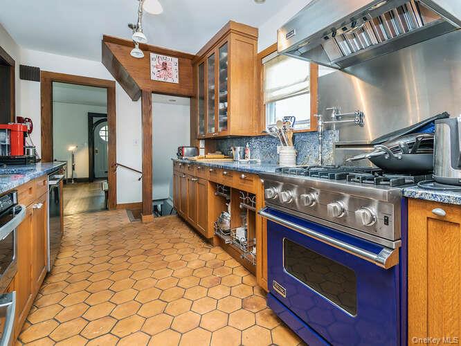 #13 photo, 6 4th Road, Great Neck , NY 11021