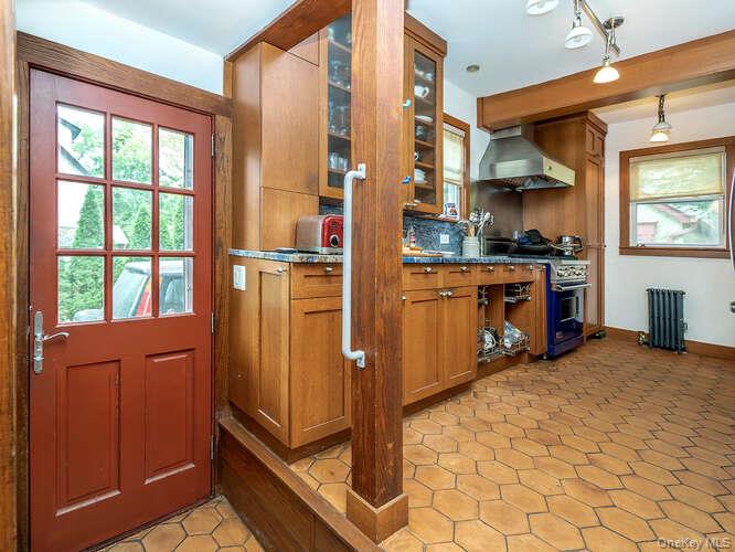 #14 photo, 6 4th Road, Great Neck , NY 11021