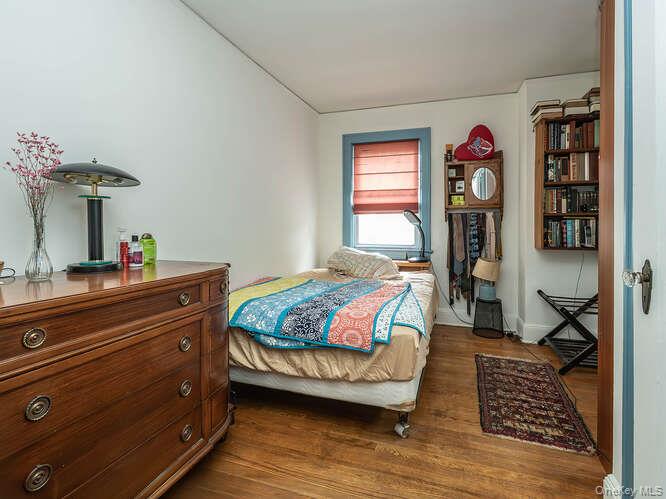 #15 photo, 6 4th Road, Great Neck , NY 11021