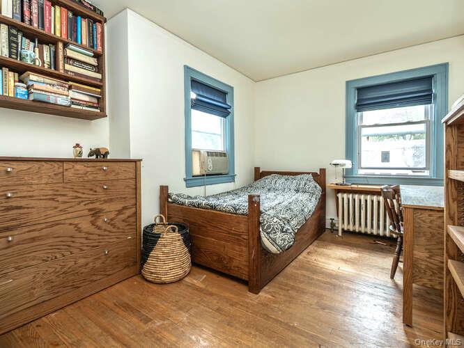 #18 photo, 6 4th Road, Great Neck , NY 11021