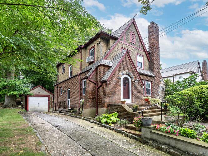 #2 photo, 6 4th Road, Great Neck , NY 11021