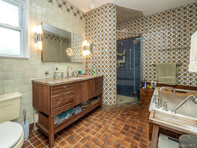 #20 photo, 6 4th Road, Great Neck , NY 11021