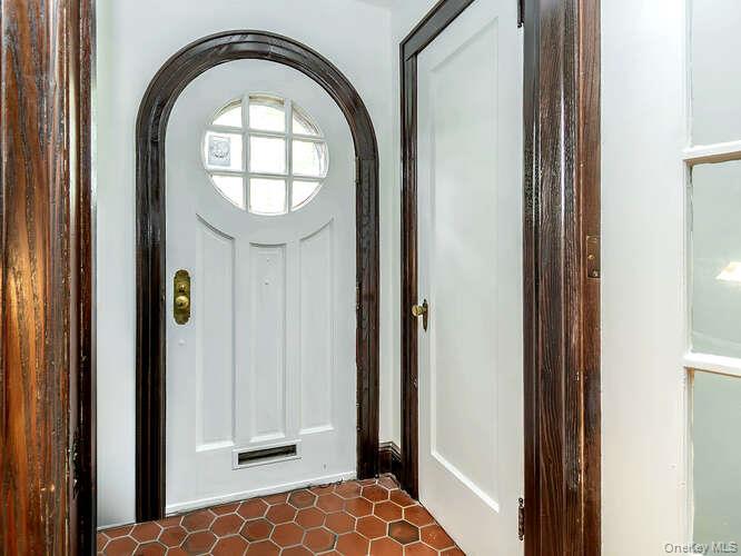 #4 photo, 6 4th Road, Great Neck , NY 11021