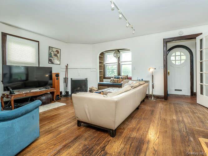 #5 photo, 6 4th Road, Great Neck , NY 11021