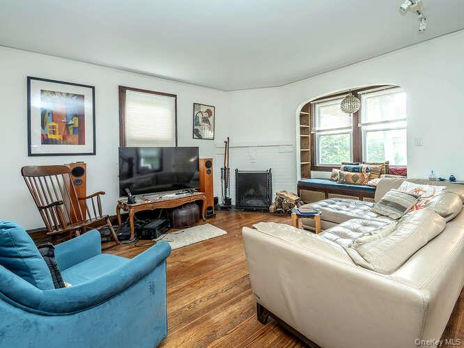 #6 photo, 6 4th Road, Great Neck , NY 11021