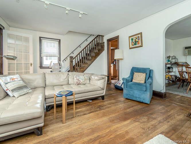 #8 photo, 6 4th Road, Great Neck , NY 11021