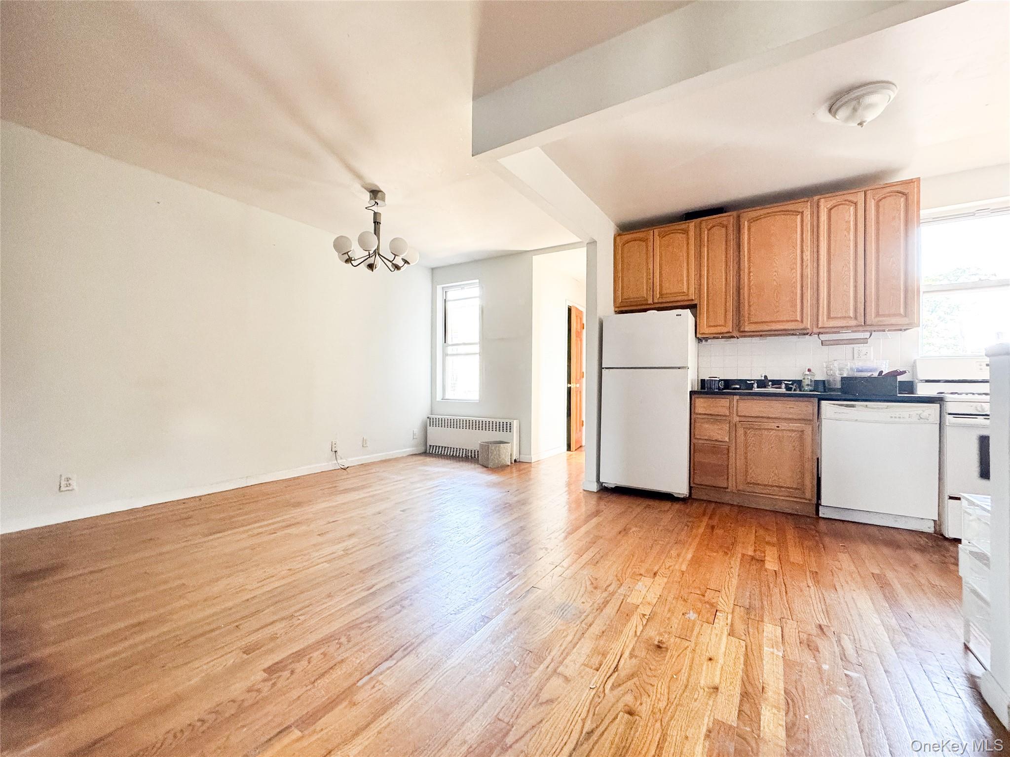 #12 photo, 2809 Ditmars Boulevard, Astoria , NY 11105