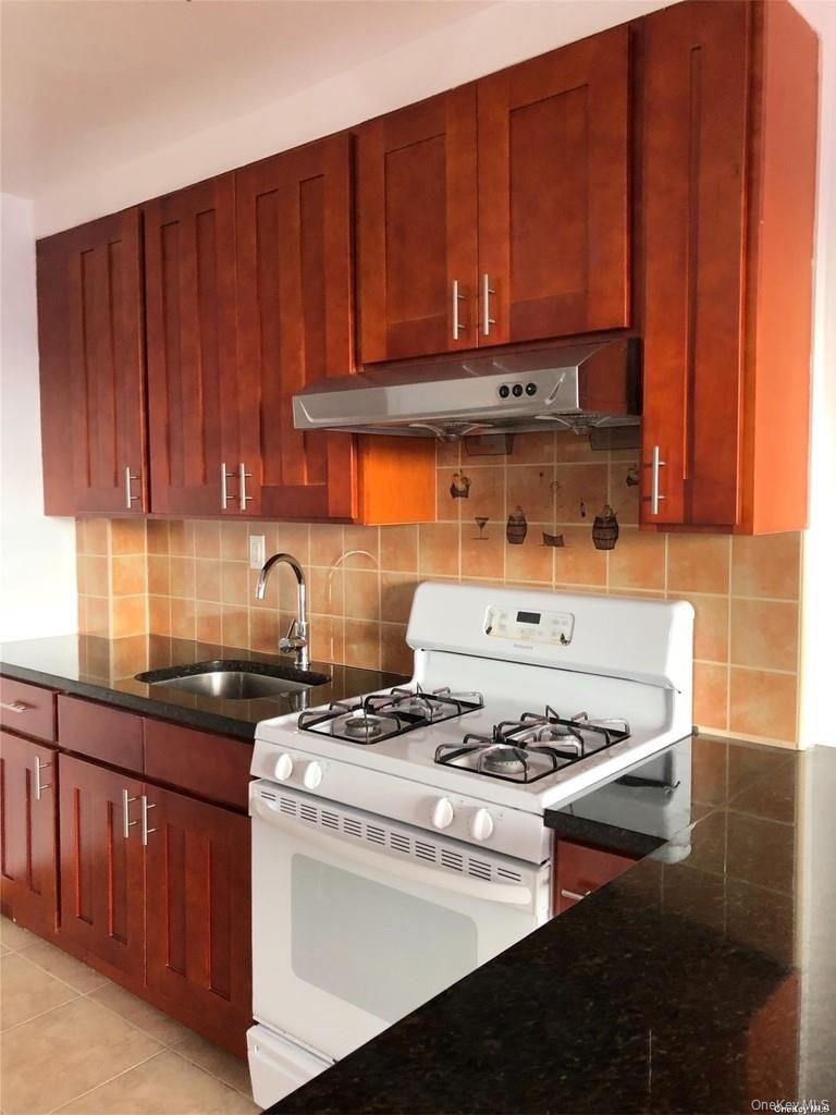 #6 photo, 37-40 103th Street, クイーンズ区 Corona , NY 11368