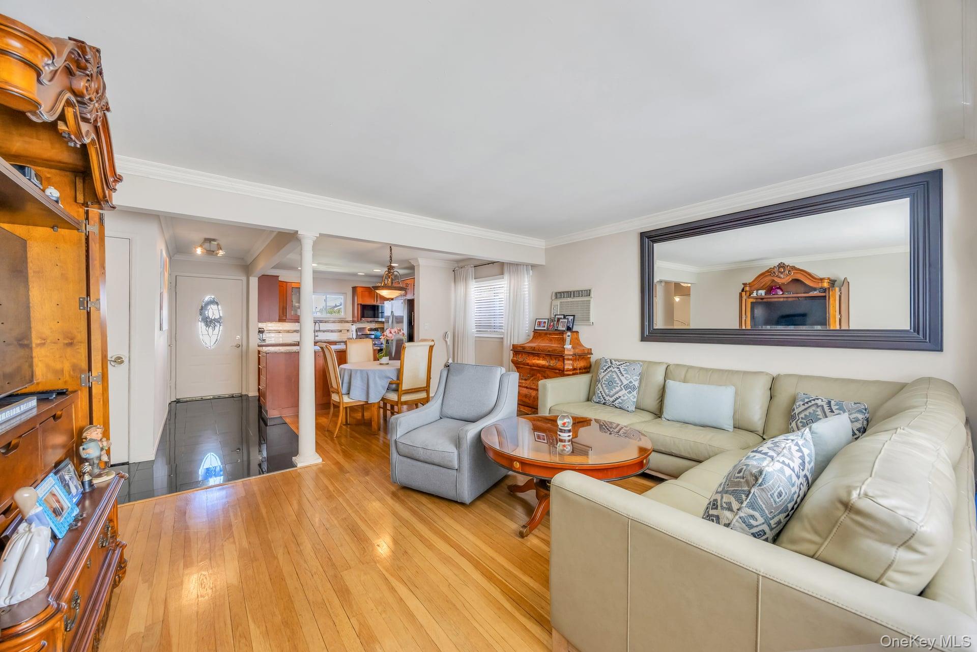 #4 photo, 10 Layton Avenue, Hicksville , NY 11801