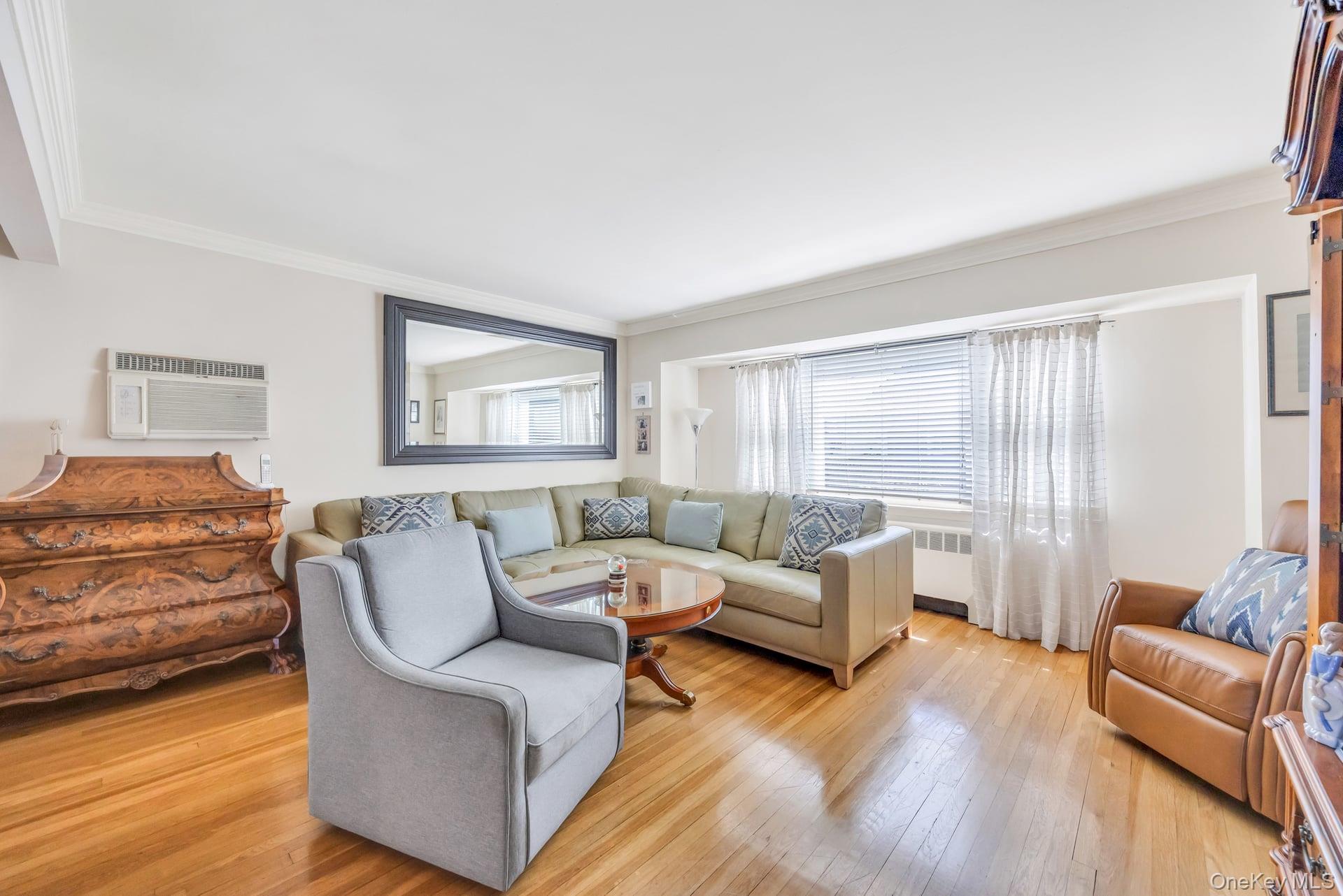 #5 photo, 10 Layton Avenue, Hicksville , NY 11801