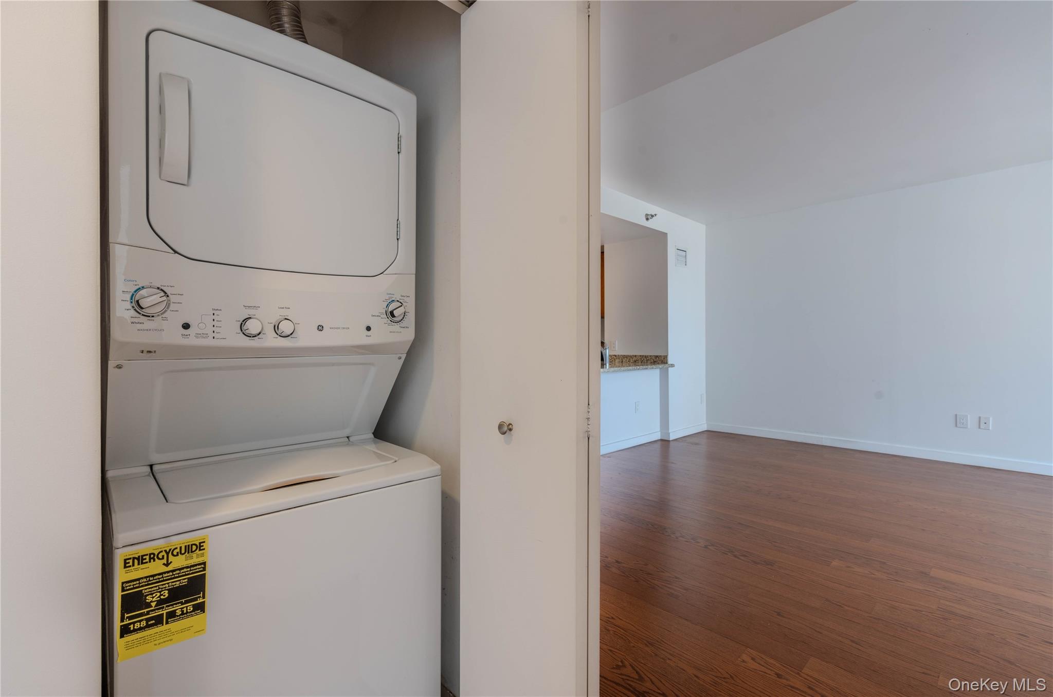 #18 photo, 40-26 college point blvd, Flushing , NY 11354