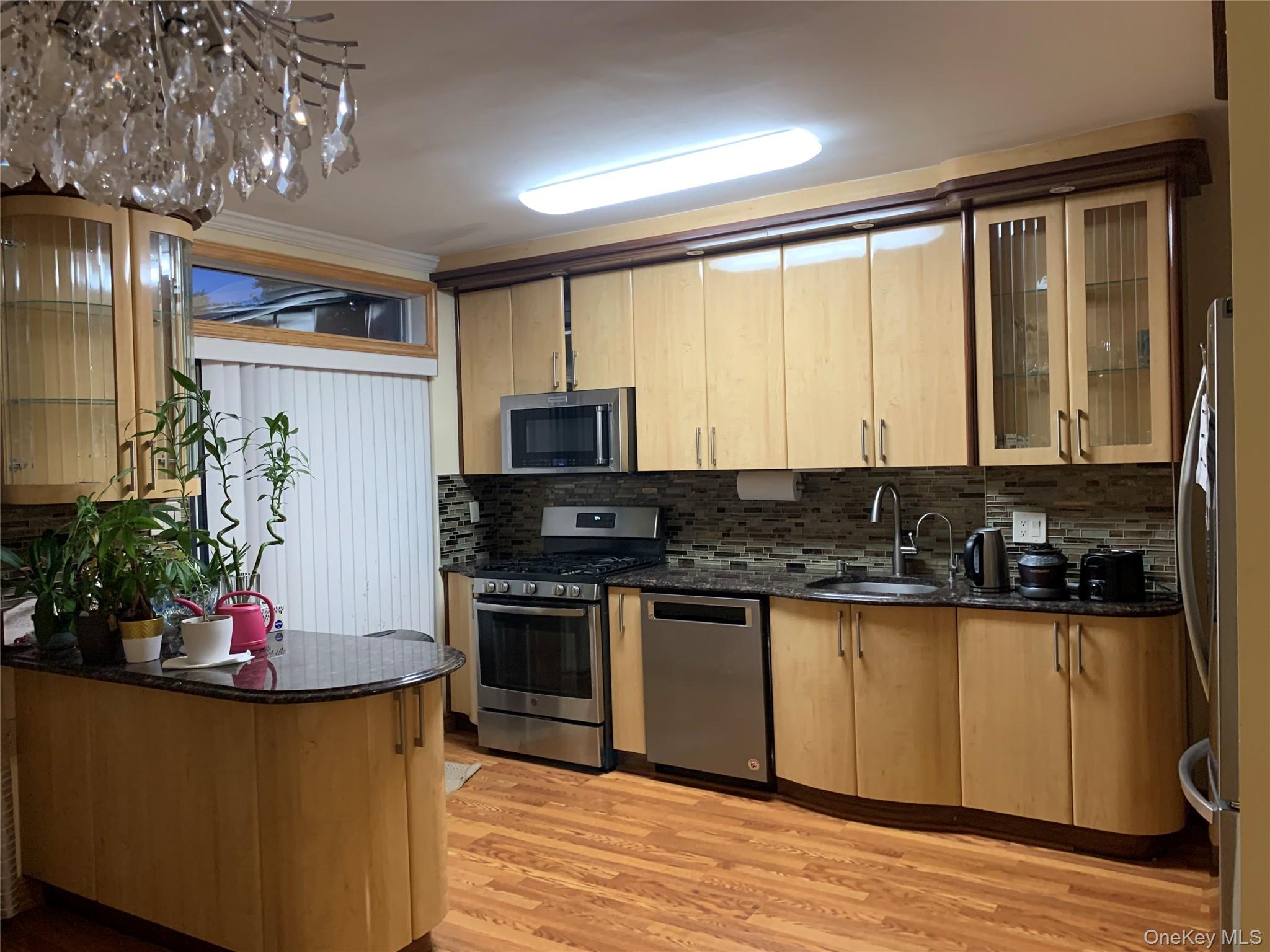 #4 photo, 7285 YELLOWSTONE BLVD, Forest Hills , NY 11375