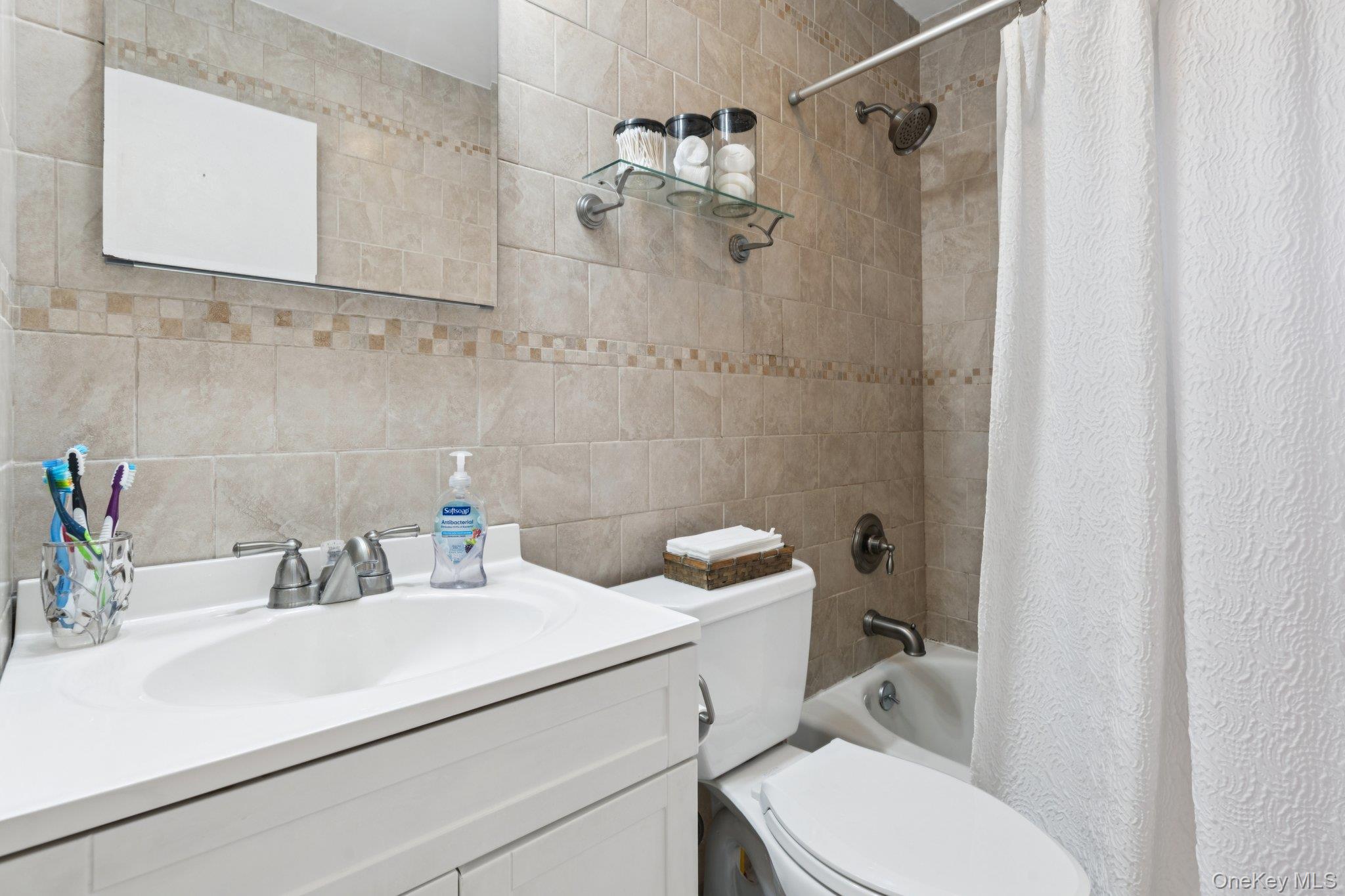 #13 photo, 111 Berry Street, Lindenhurst , NY 11757