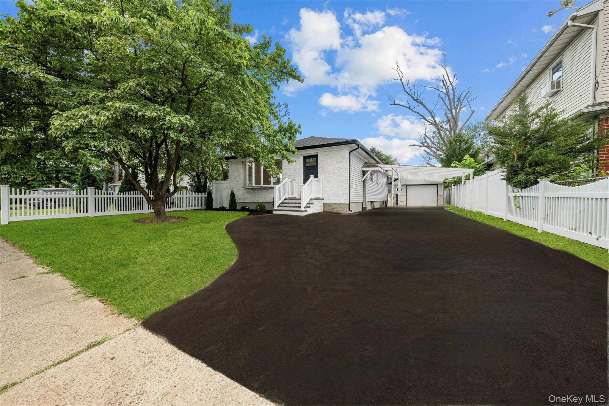 #1 photo, 9 Grayston Street, वेस्टबरी Westbury , NY 11590